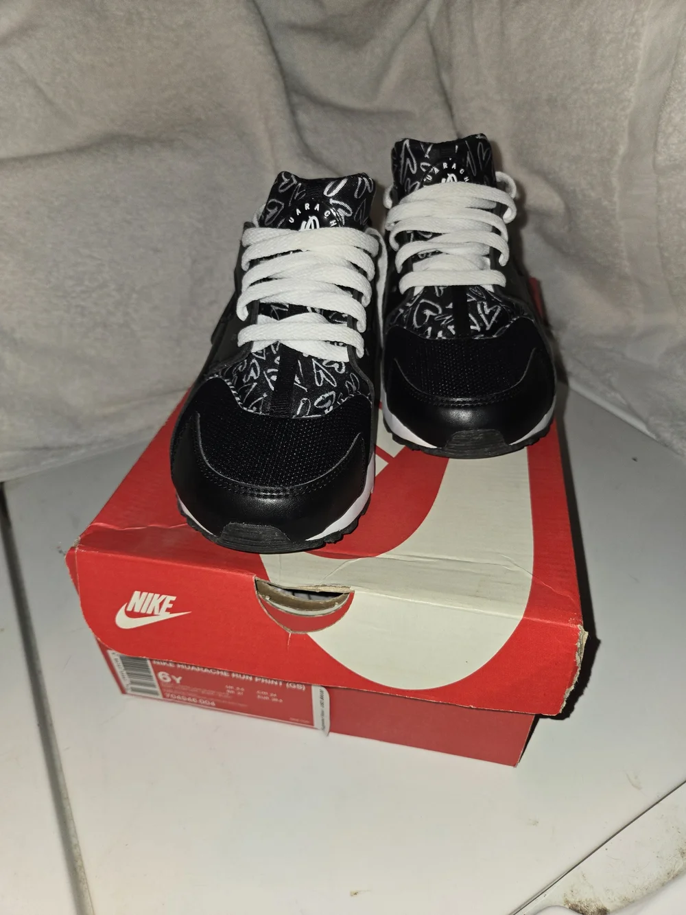 Nike Kids Black & White Heart-Detail Huarache-Style Sneakers